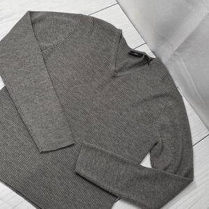 100% Extra merino Wool Mossimo Supply Co. Gray V-Neck Sweater for Women